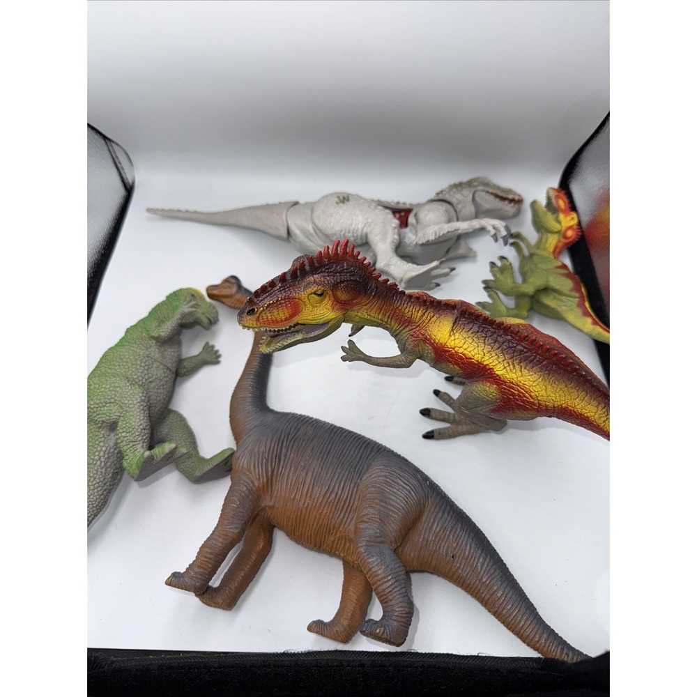 Lot Of 5 Mixed Jurassic World, imperial,etc  Action Figures Dinosaurs Toy